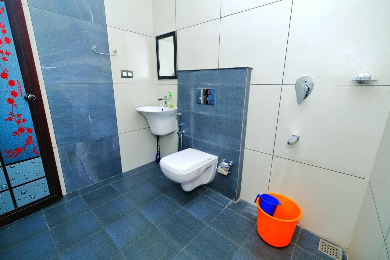 Marari Ebin Charlys Apartment Марарикулам Екстериор снимка